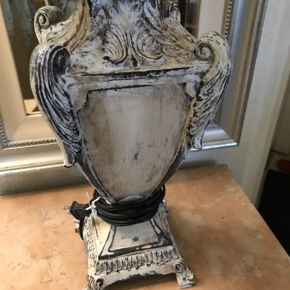 Farmhouse Vintage Chic Lamp - Picture 1 of 9